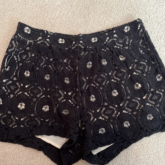 Sam & Lavi Lace Shorts - Picture 2 of 4